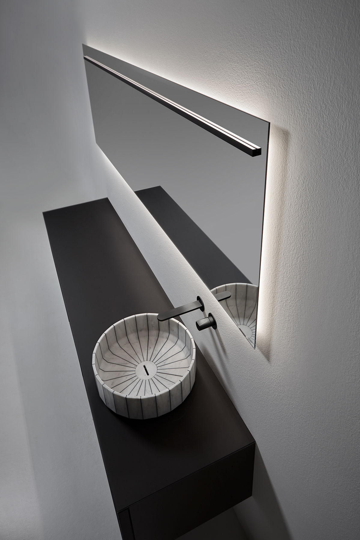 Once switched on, the double diffusion generates a perfect mood light.  