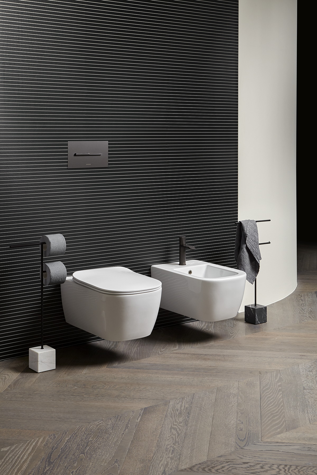 The cubic marble base refers to the precious heritage of the earth