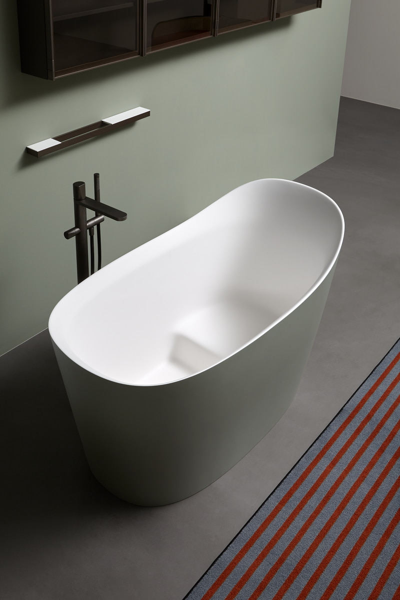 fluid lines, soft shapes and candid surfaces