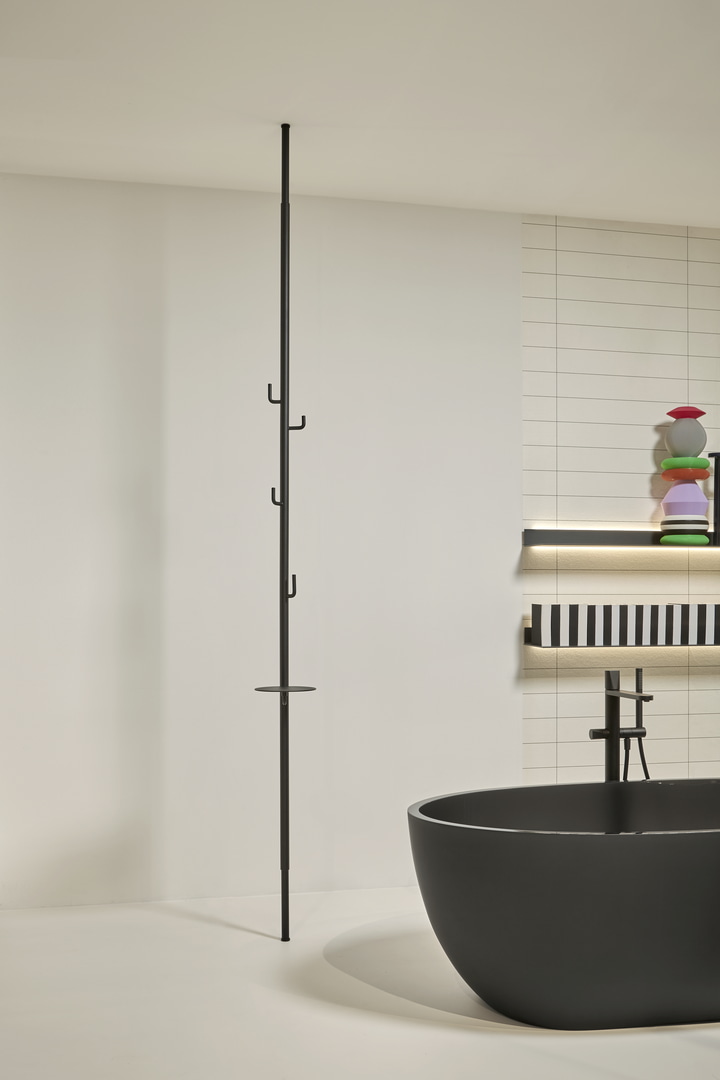 A clothes hanger with an unprecedented image, a flexible object 