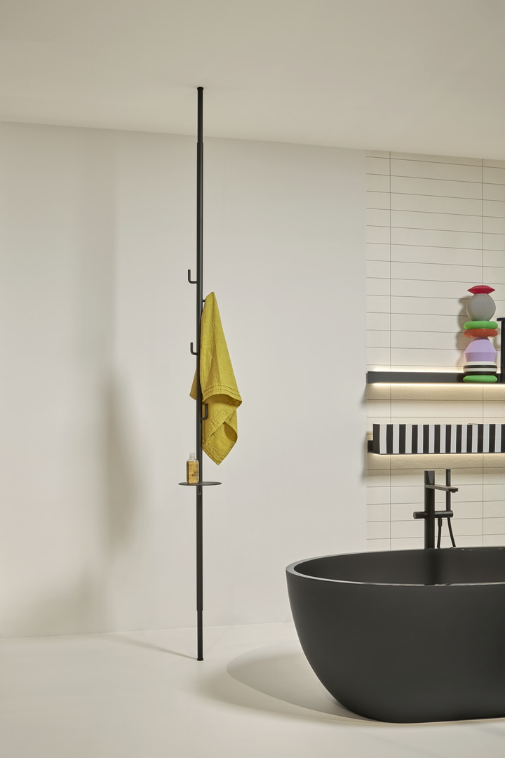 A clothes hanger with an unprecedented image, a flexible object 