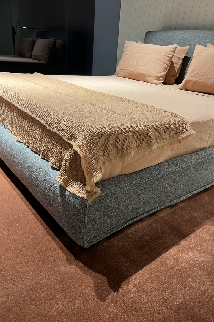 the prominent stitching becomes decoration