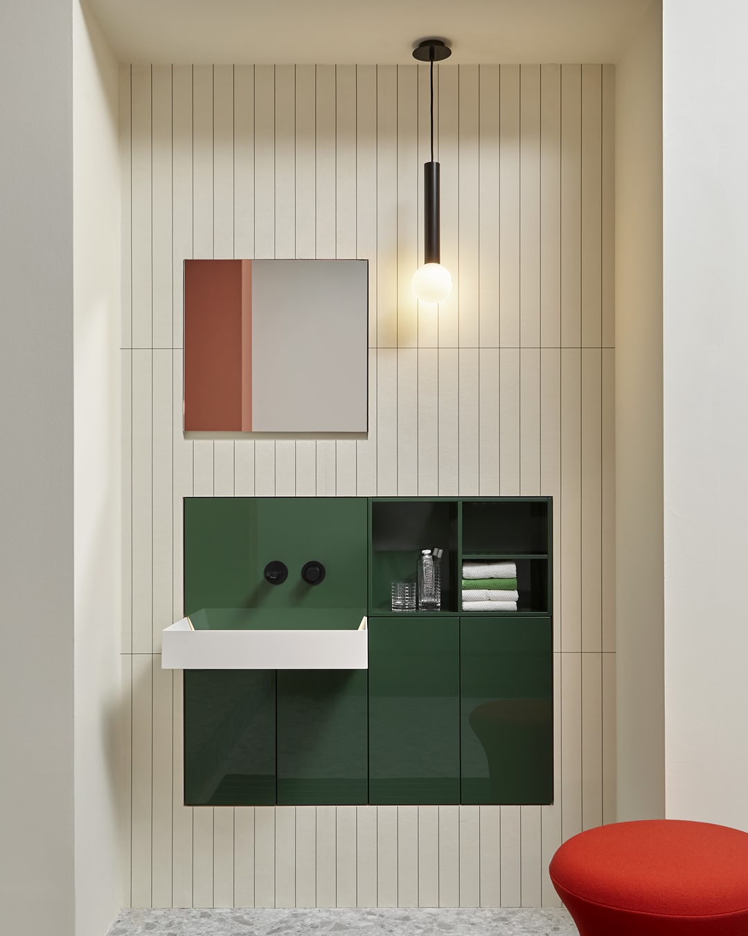 Essential, absolute, free from any ornamentation